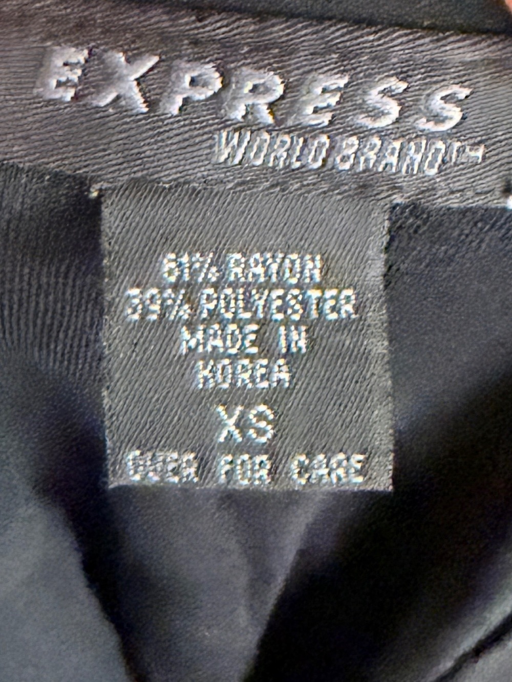 Express Black Top - Picture 4 of 4
